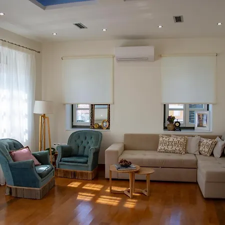 Apartment Naias Aegina, Sea-Front Apartment 95 Sqm Aegina