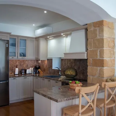 Naias Aegina, Sea-Front Apartment 95 Sqm Apartment